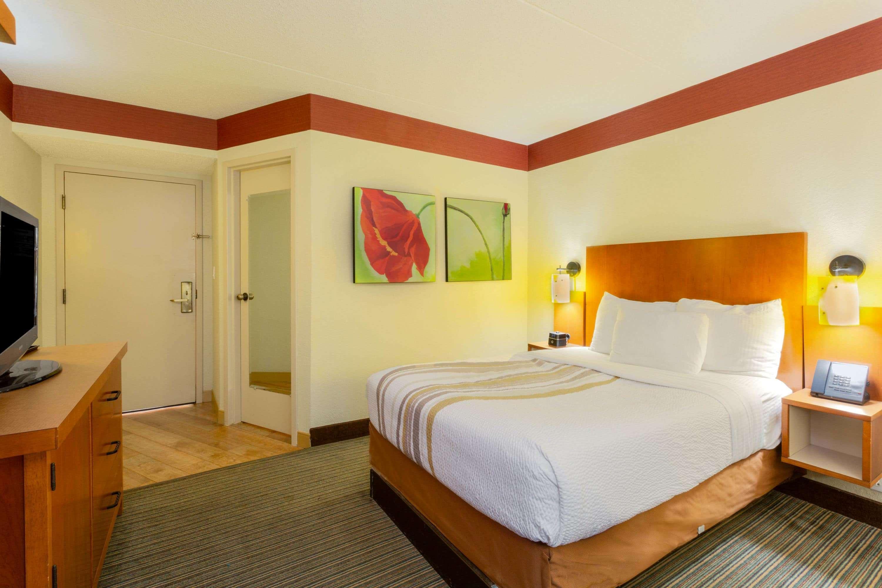 Clt Airport & 3* Charlotte