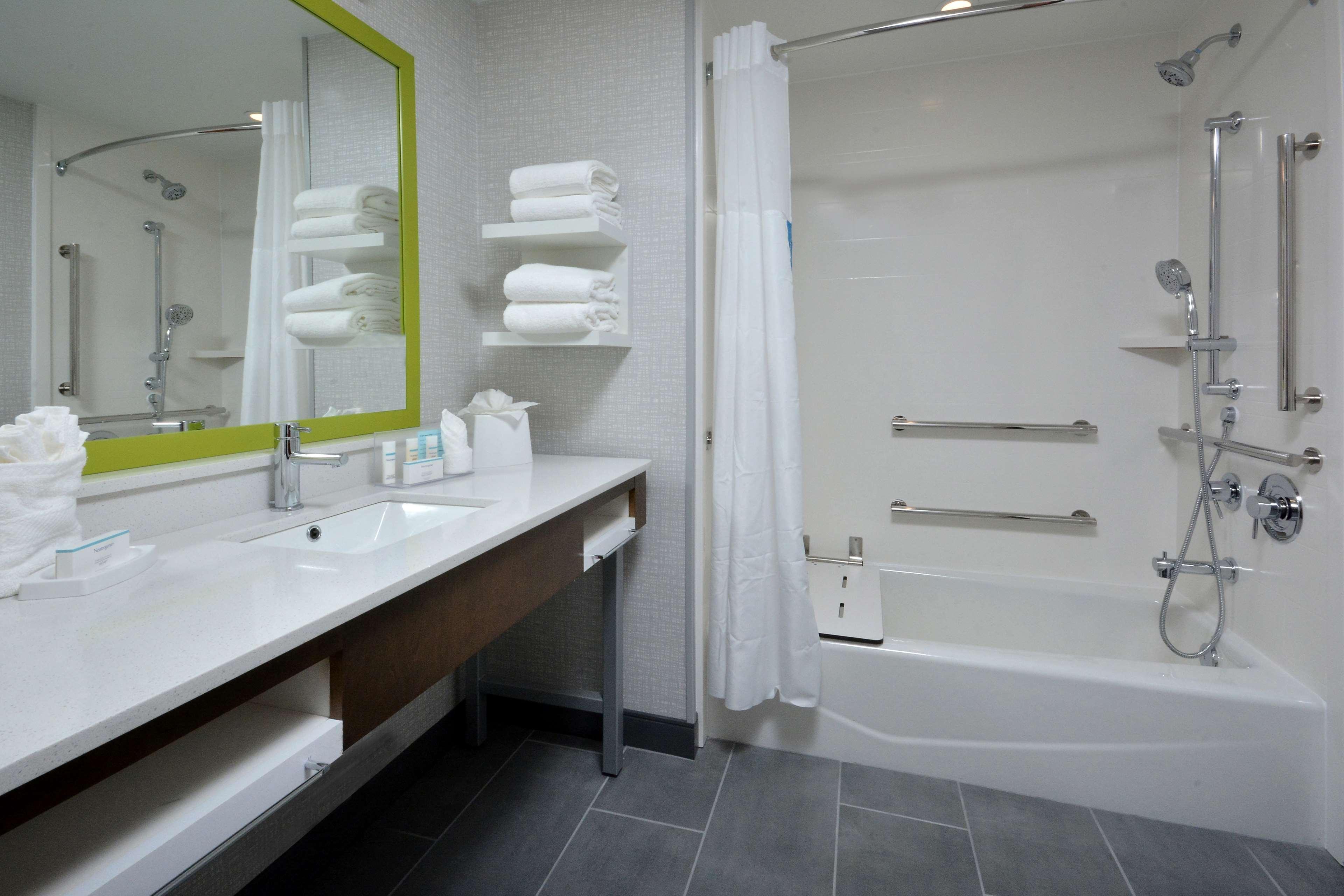 Hampton & North I 485 Hotel
