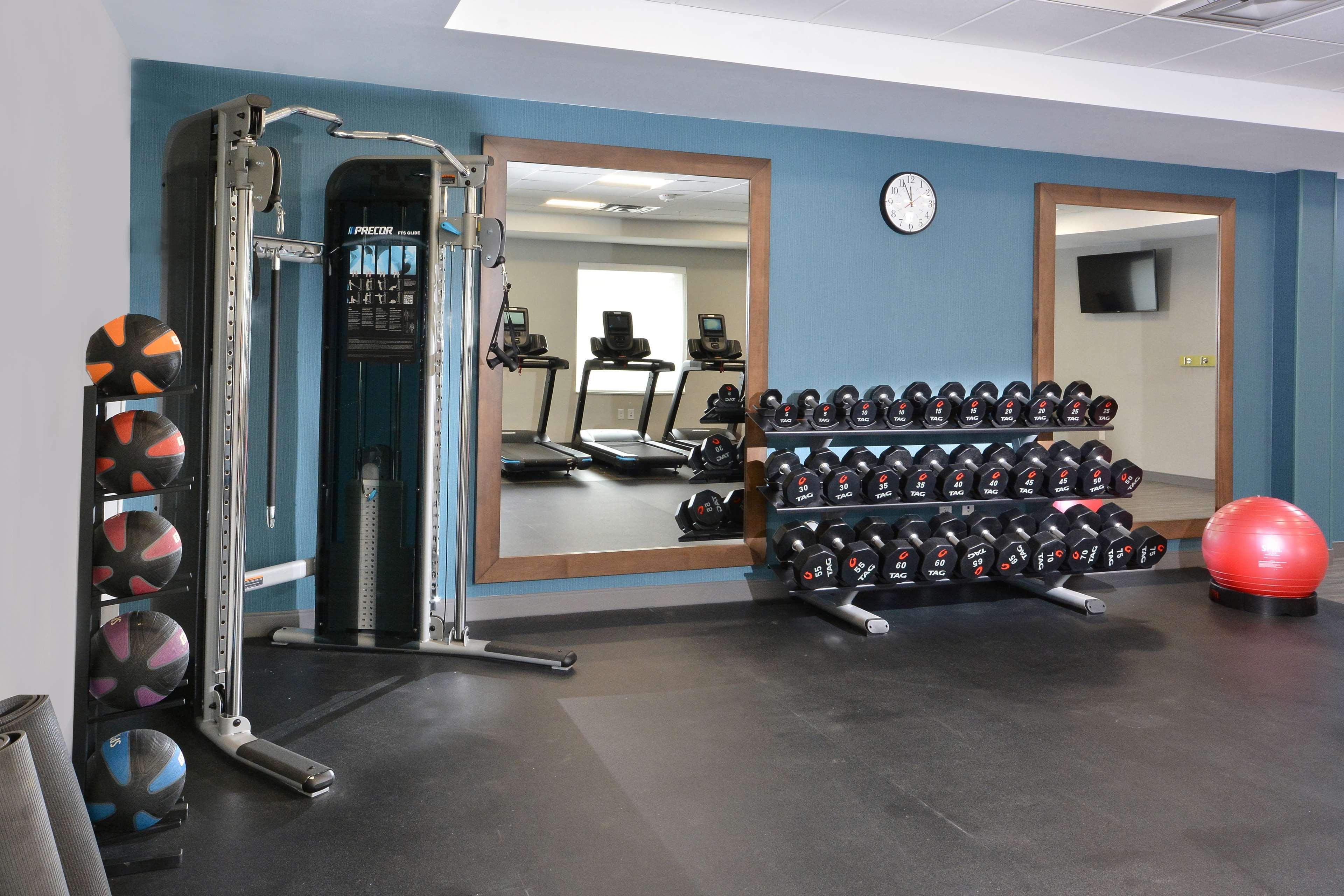 Hampton & North I 485 Hotel 3*