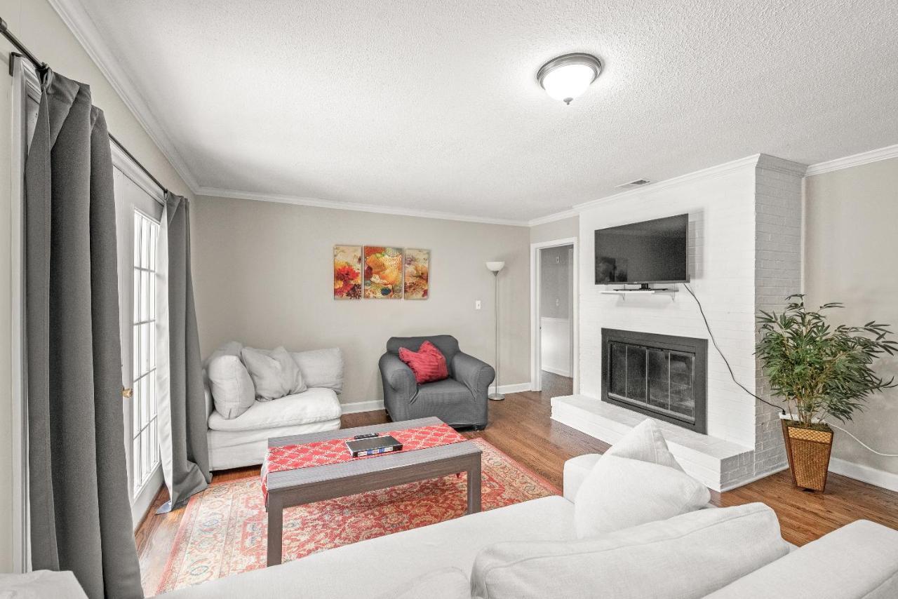 Charming, Cozy Close To Uptown, Airport & Whitewater Center Holiday home
