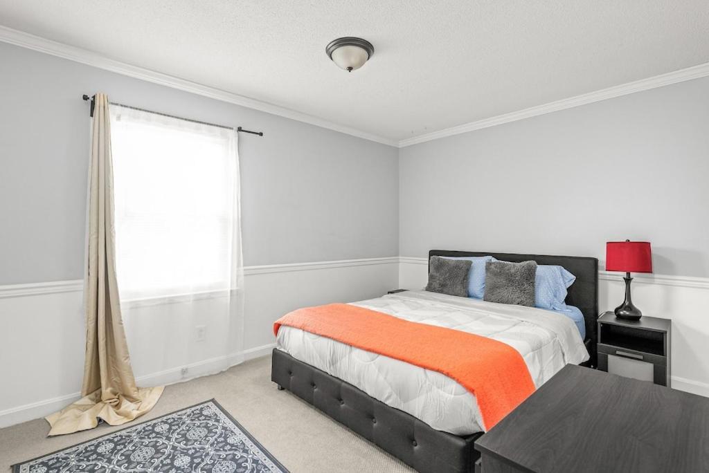 Holiday home Charming, Cozy Close To Uptown, Airport & Whitewater Center *