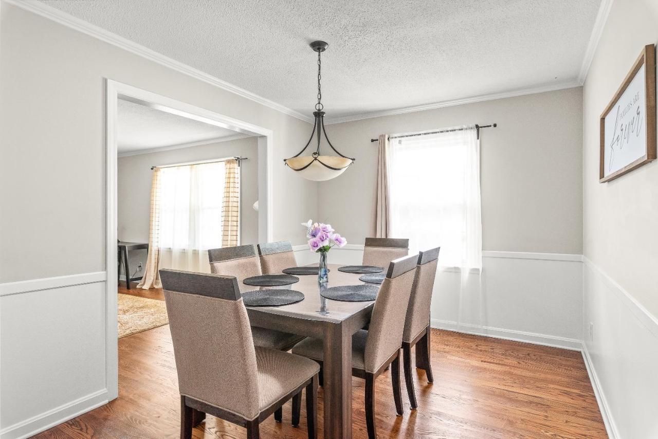 Charming, Cozy Close To Uptown, Airport & Whitewater Center Holiday home