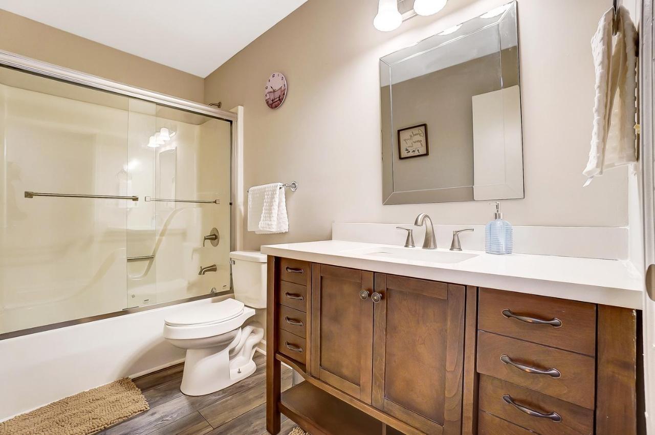 Homestay Cozy, 1-level - 5 Miles To Uptown Clt *