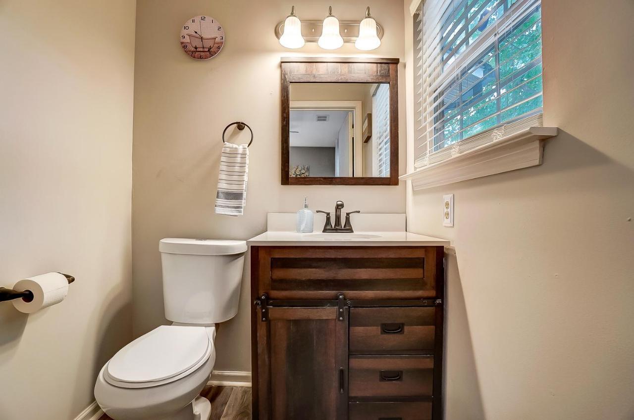 Homestay Cozy, 1-level - 5 Miles To Uptown Clt *
