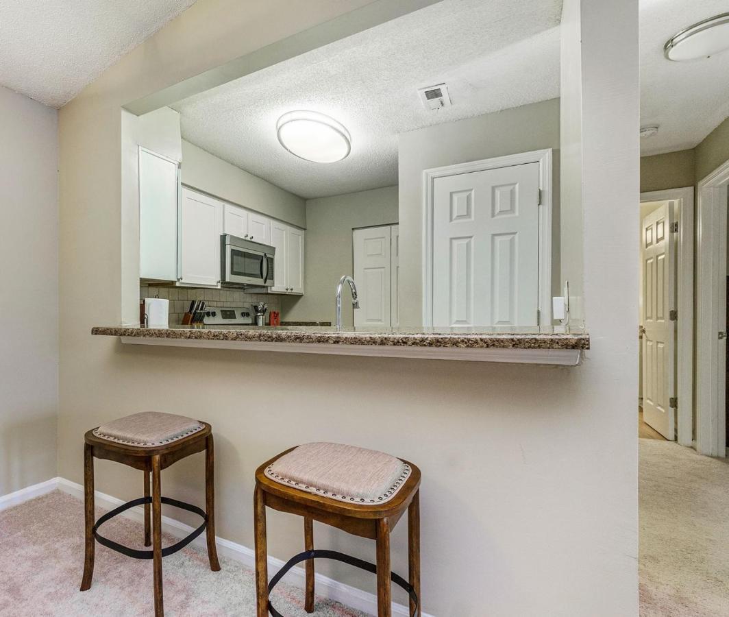 Charming With Wi-fi Apartment *