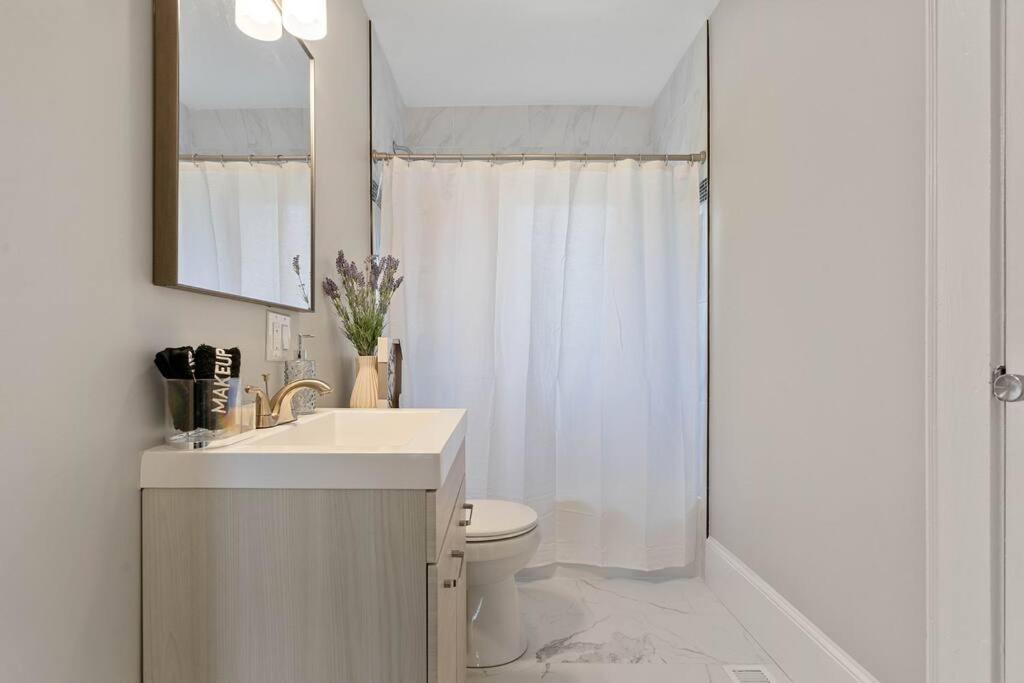 Cozy 4b Retreat Near Uptown King Beds Sleeps 12