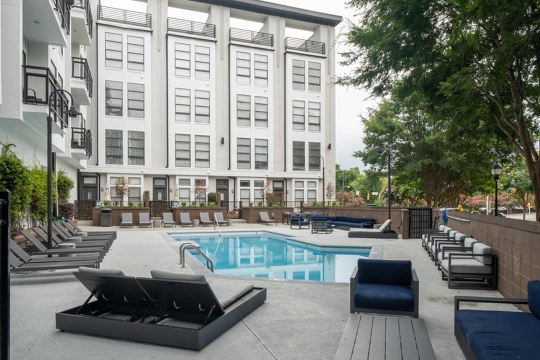 Uptown Gem Spacious With Parking-wifi-10 Min Walk To Spectrum Center *
