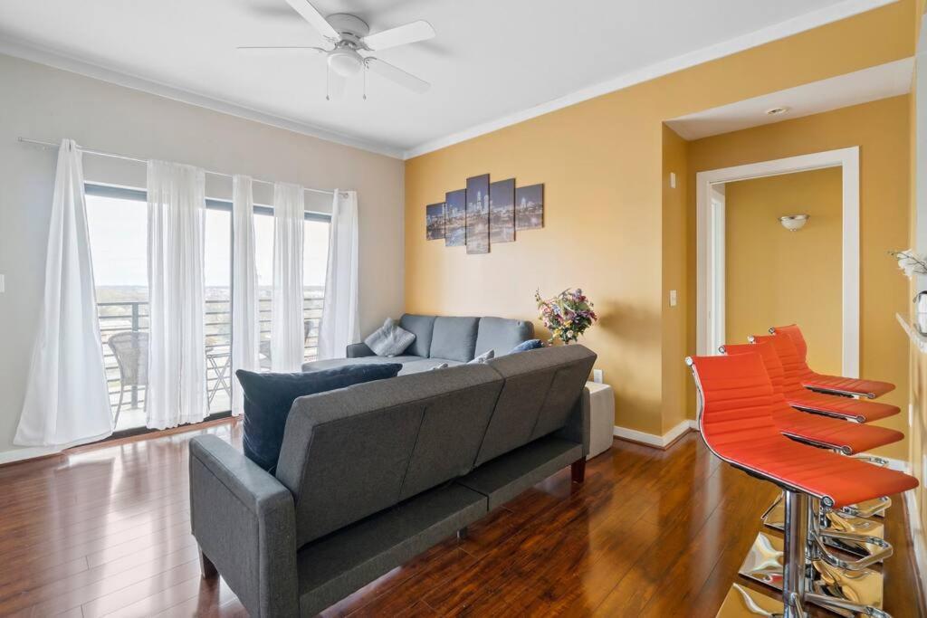Cozy @ Nc! W/pool- Walk To Uptown
