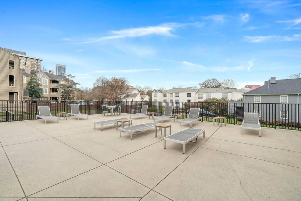 Apartment Cozy @ Nc! W/pool- Walk To Uptown *