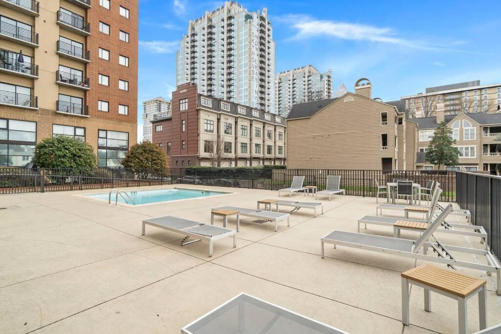 Cozy @ Nc! W/pool- Walk To Uptown