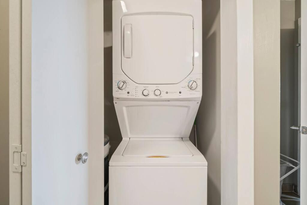 Cozy @ Nc! W/pool- Walk To Uptown Apartment