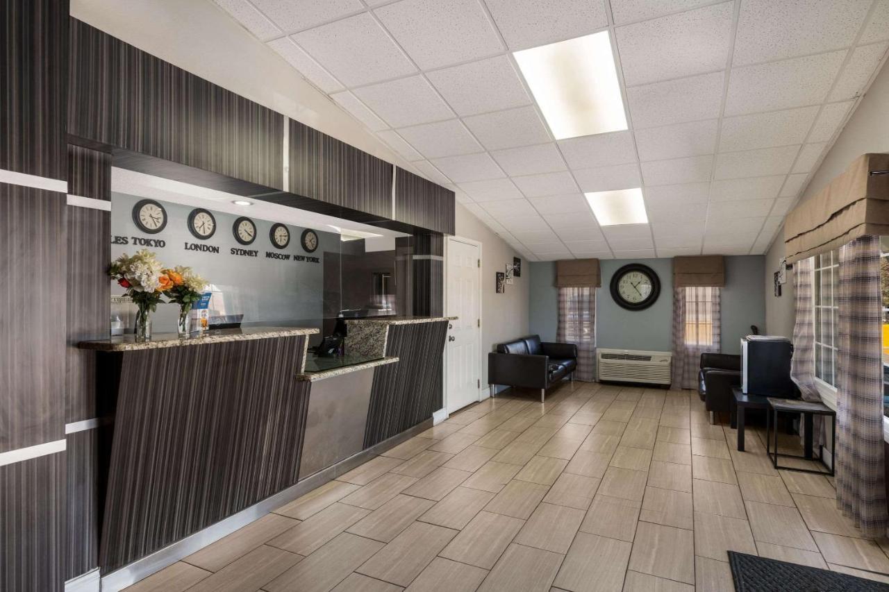 Rodeway Airport Area Inn