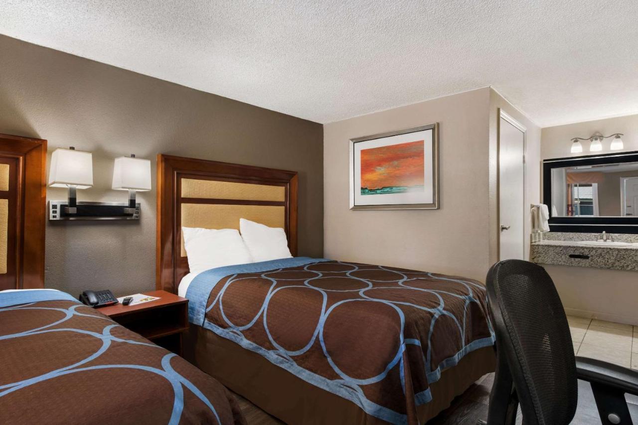 Rodeway Airport Area Inn