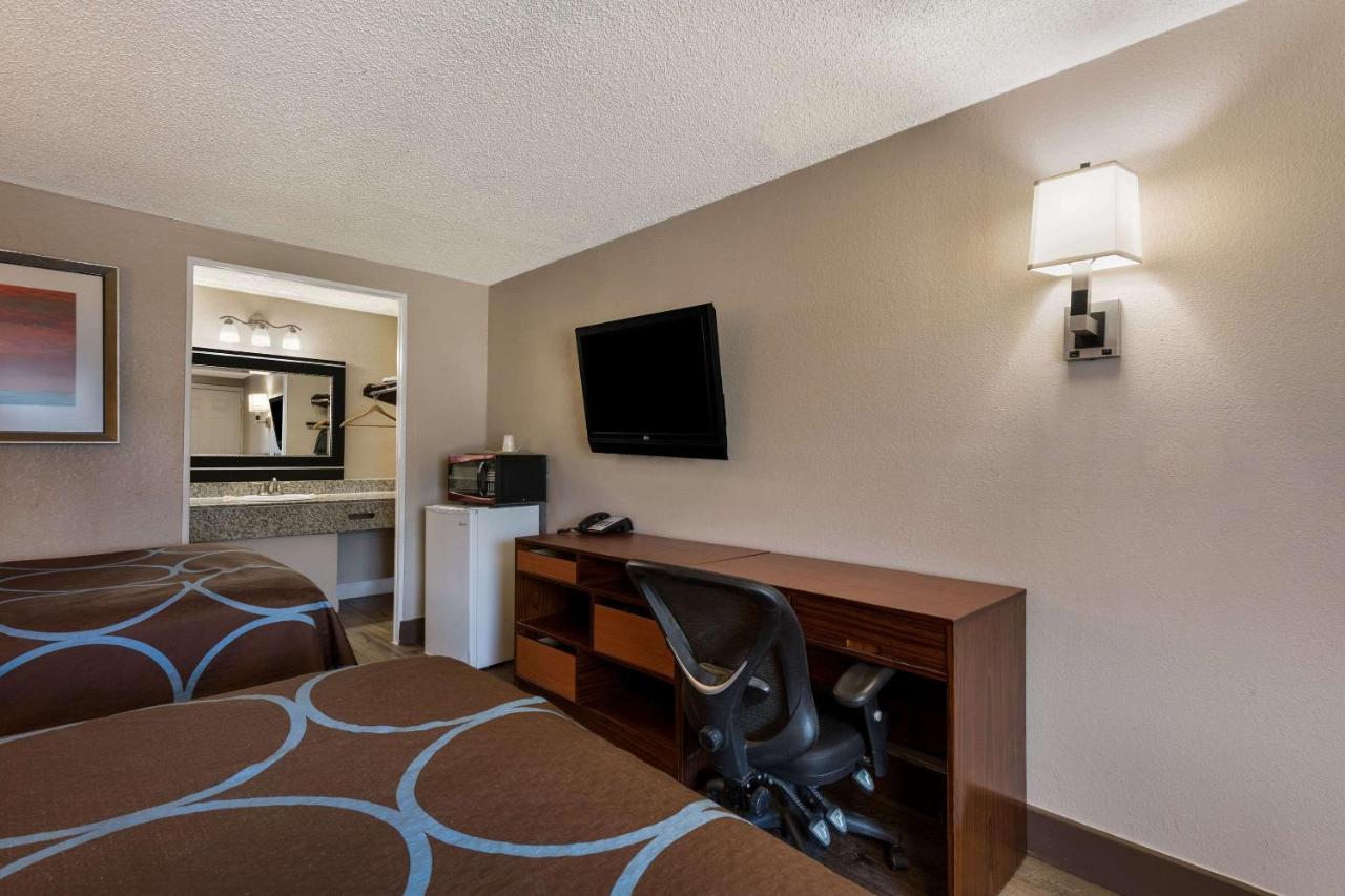 Rodeway Airport Area Inn