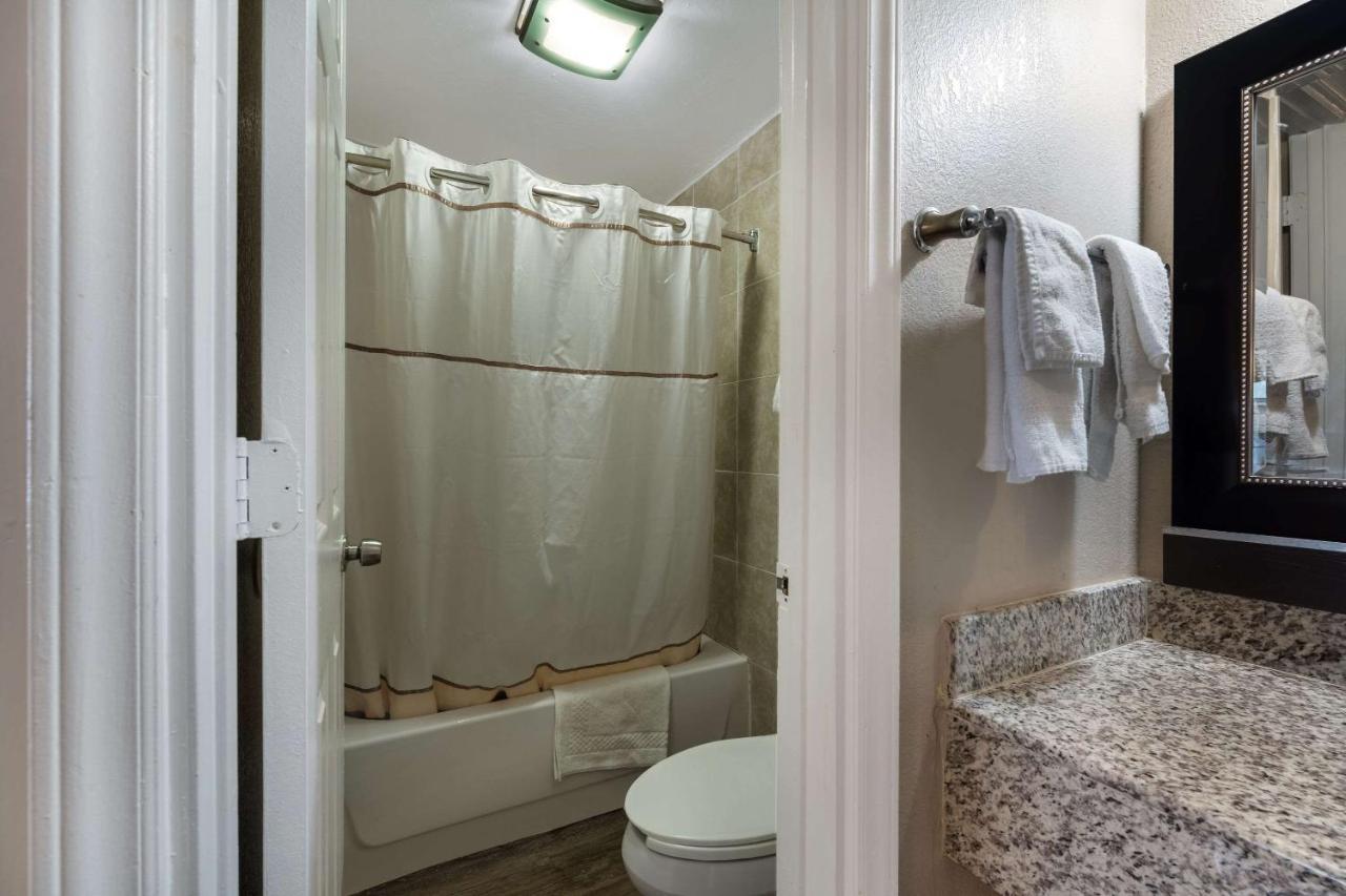 Rodeway Airport Area Inn 2*