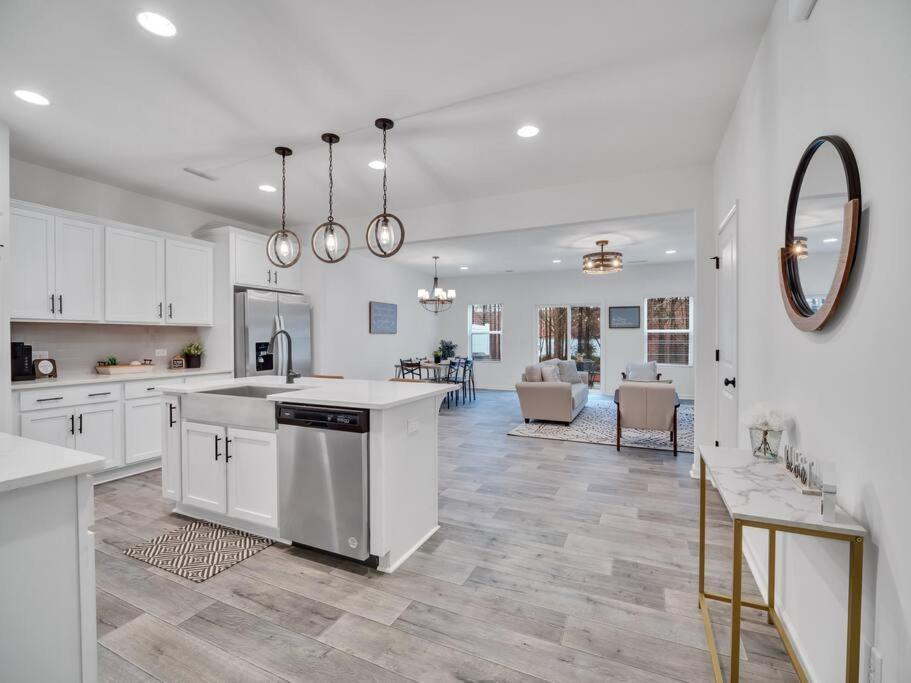 Gorgeous New Townhome/charlotte!