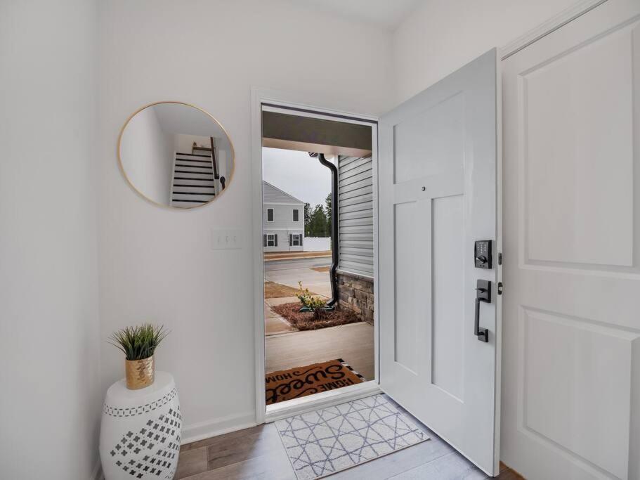 Gorgeous New Townhome/charlotte! Holiday home *