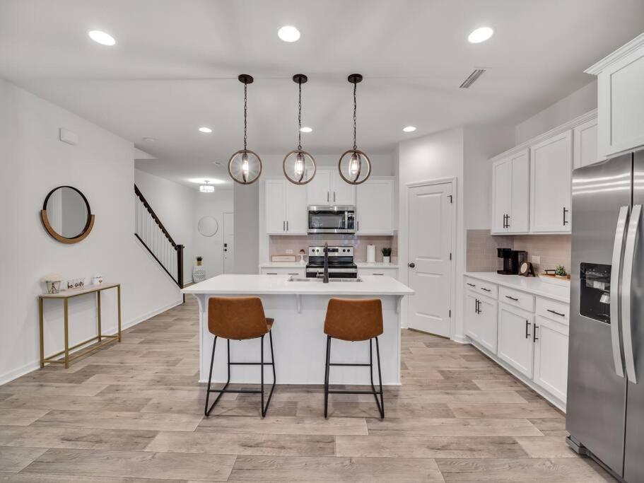 Gorgeous New Townhome/charlotte! Holiday home