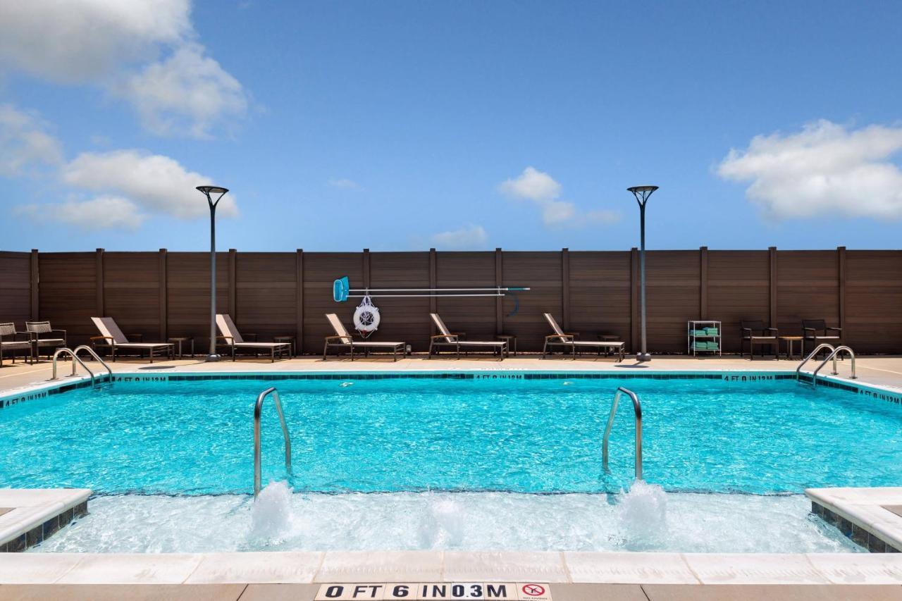 Hotel By Marriott Northlake 3*