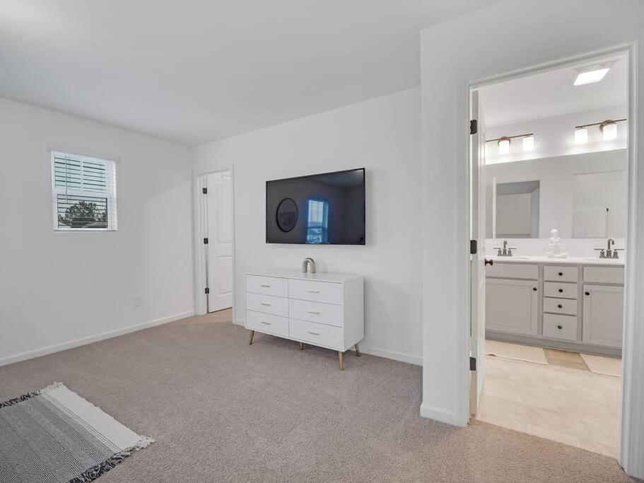 Gorgeous New Townhome/charlotte! Charlotte