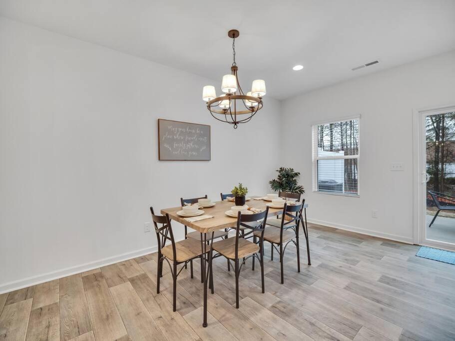 Gorgeous New Townhome/charlotte! Holiday home *