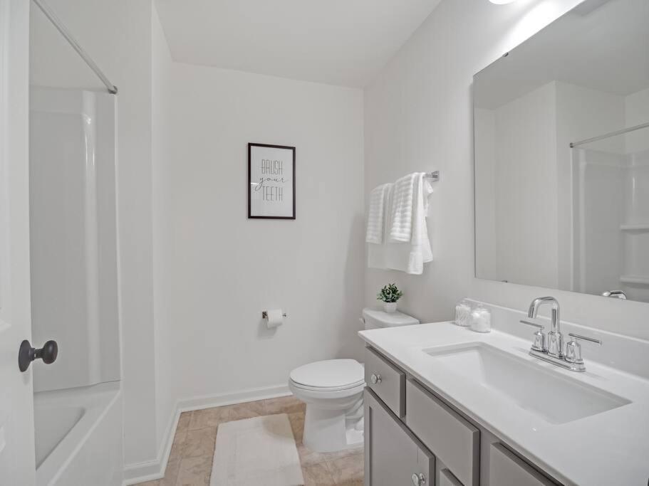Gorgeous New Townhome/charlotte! Holiday home *