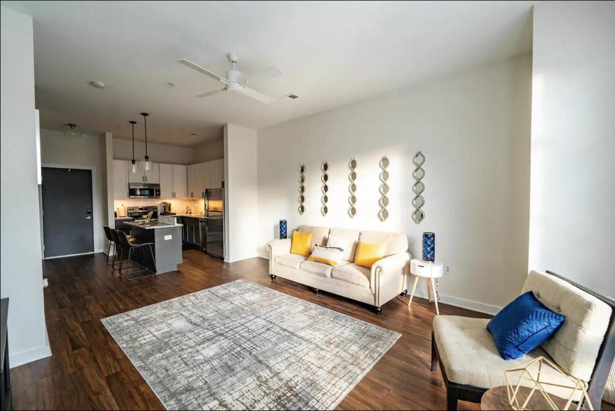 Luxury Uptown Wi-fi Gym Pool Shops Food! Apt 228 * Charlotte