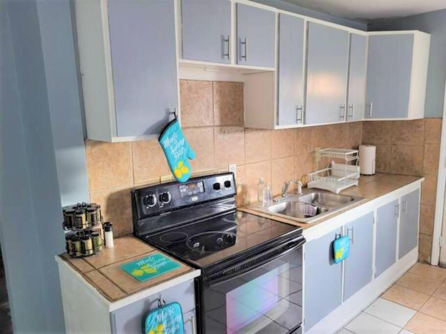 Awesome Location* 5 Bedrooms