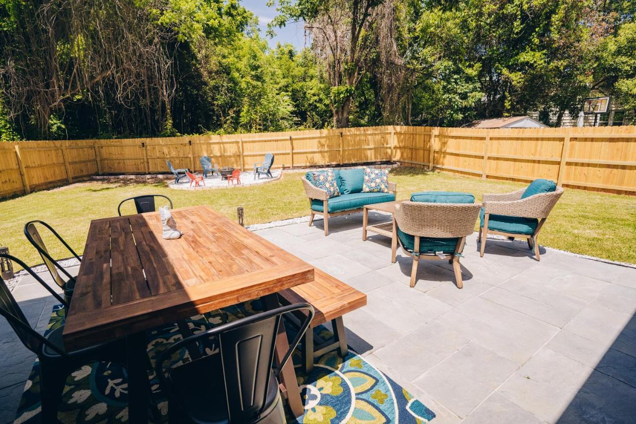 Retreat - 4 Bedroom Oasis With King & Private Yard Near Downtown