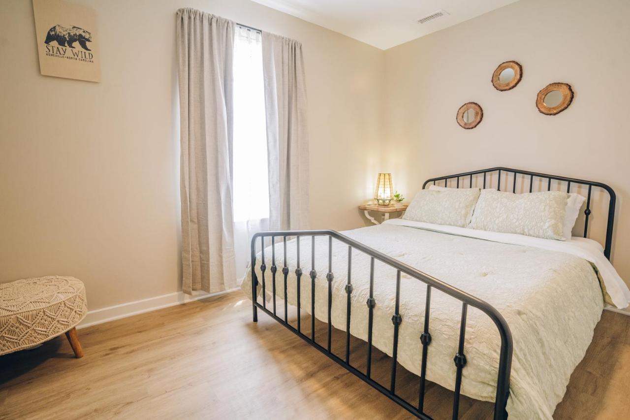 Retreat - 4 Bedroom Oasis With King & Private Yard Near Downtown *