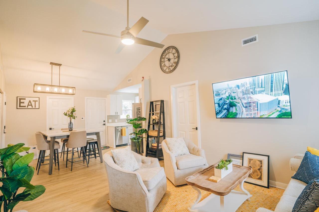 Holiday home Retreat - 4 Bedroom Oasis With King & Private Yard Near Downtown Charlotte
