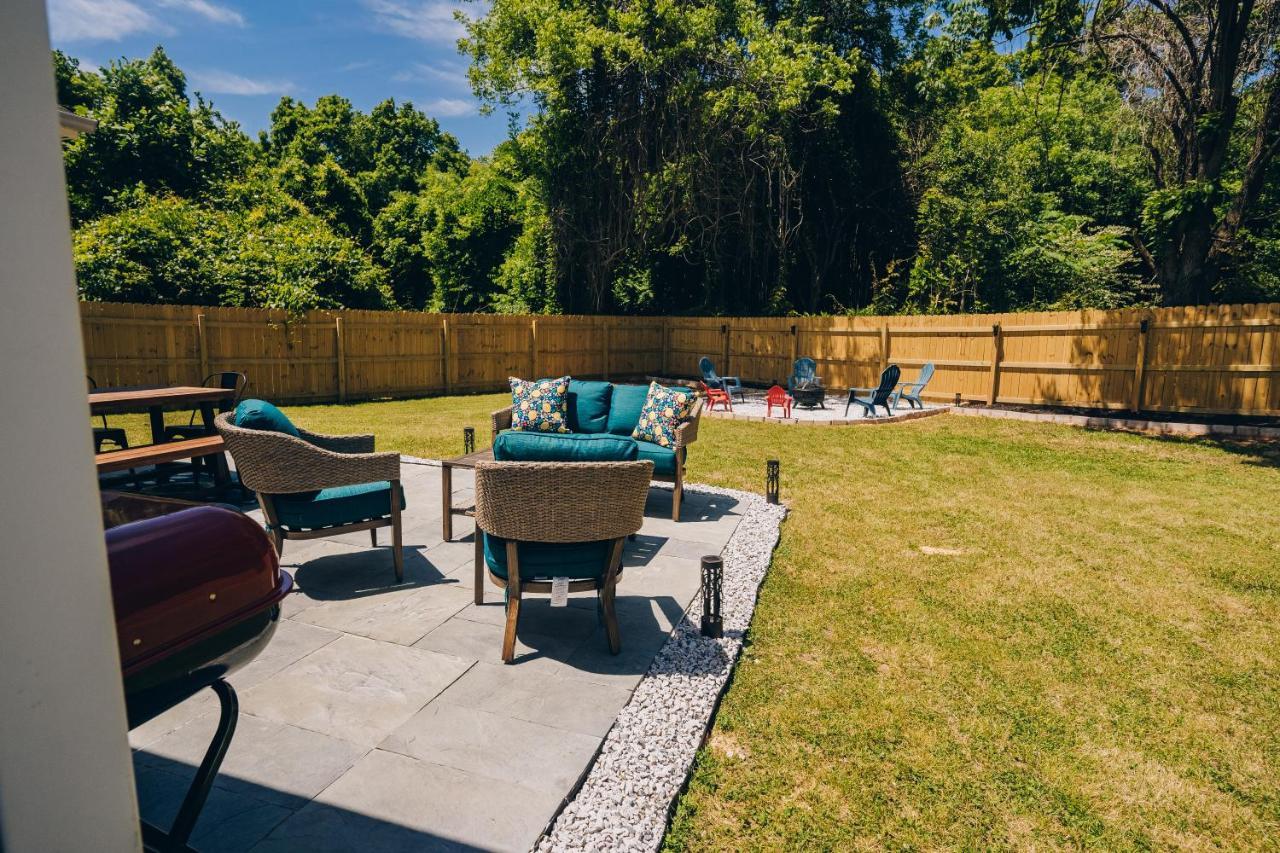 Retreat - 4 Bedroom Oasis With King & Private Yard Near Downtown Holiday home