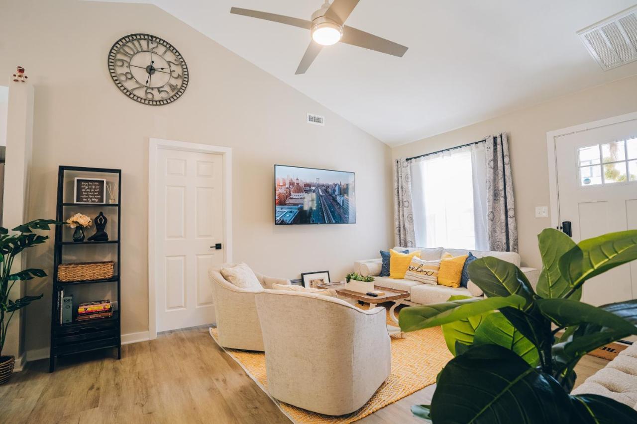 Retreat - 4 Bedroom Oasis With King & Private Yard Near Downtown Charlotte