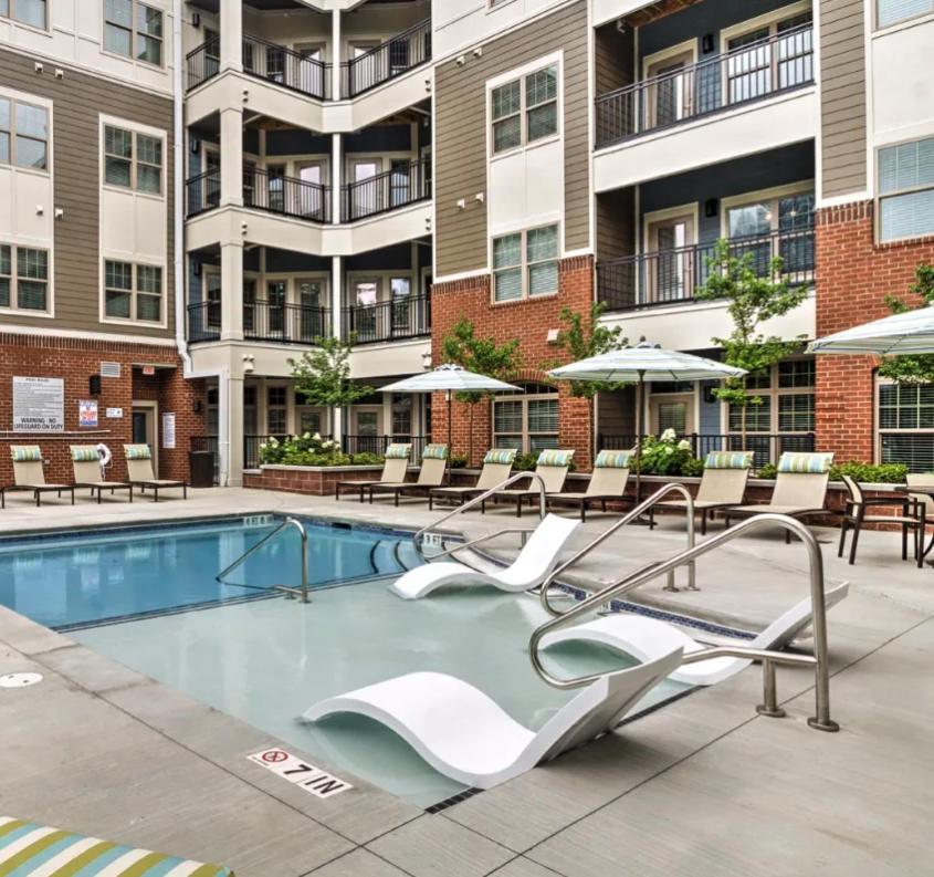 Urban 1br In Uptown Area With Gym And Balcony