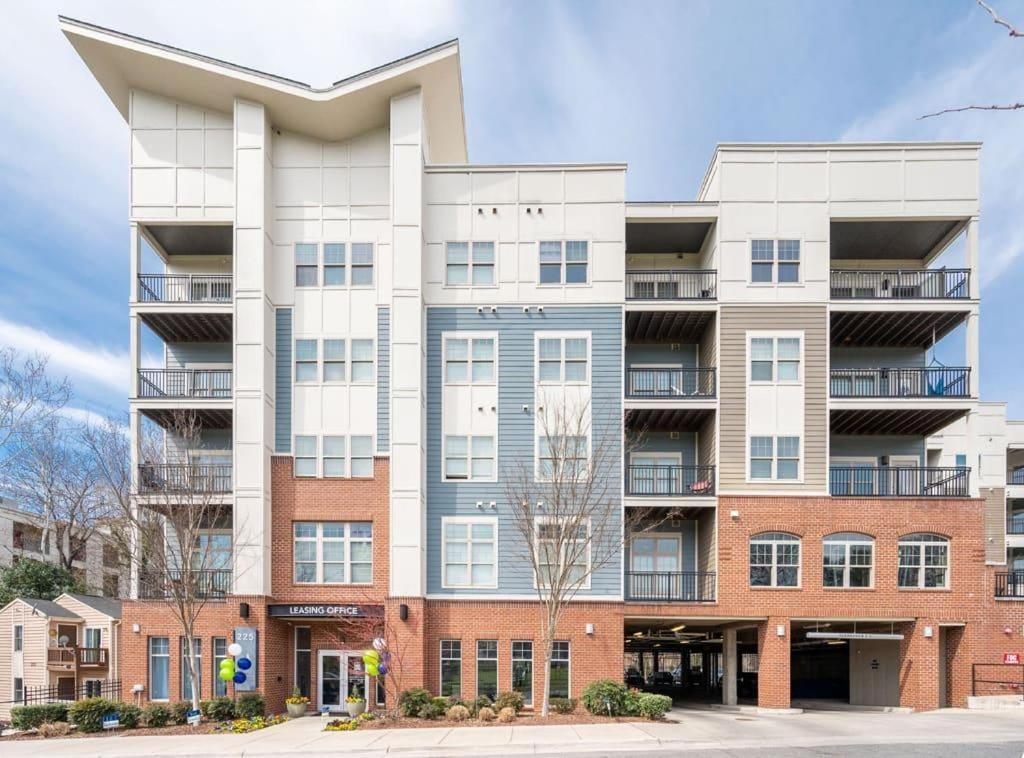 Urban 1br In Uptown Area With Gym And Balcony *