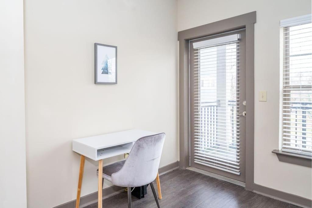 Urban 1br In Uptown Area With Gym And Balcony *