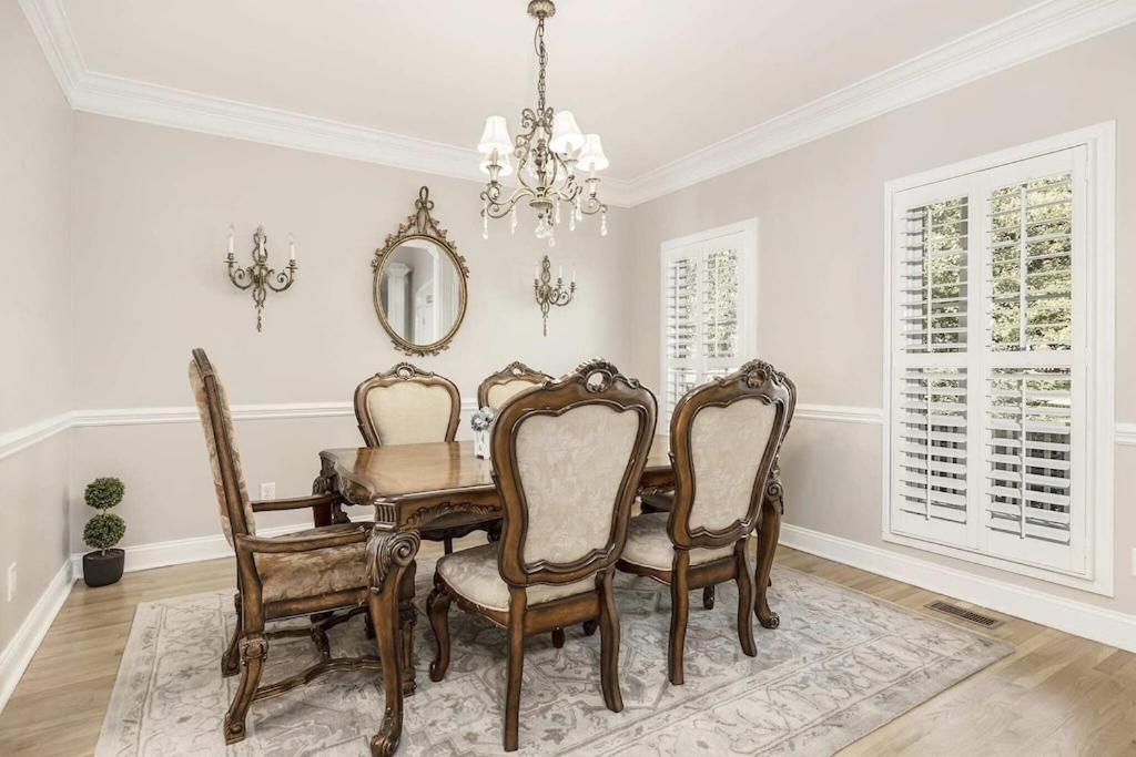 Mckee Manor- South Clt-matthews-3000 Sq Ft Charlotte