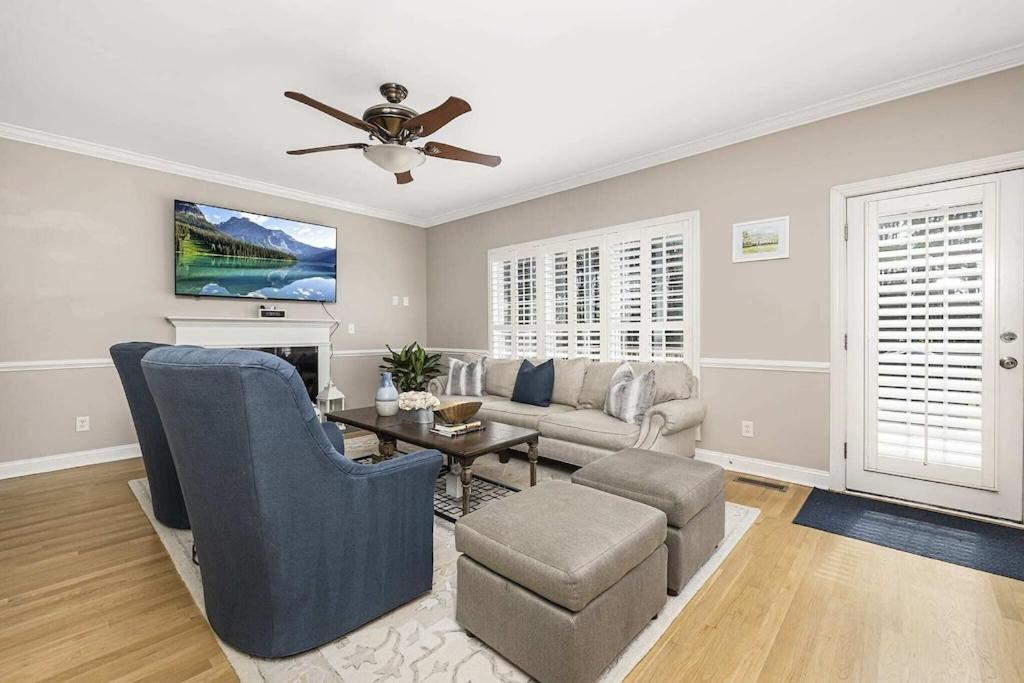 Holiday home Mckee Manor- South Clt-matthews-3000 Sq Ft