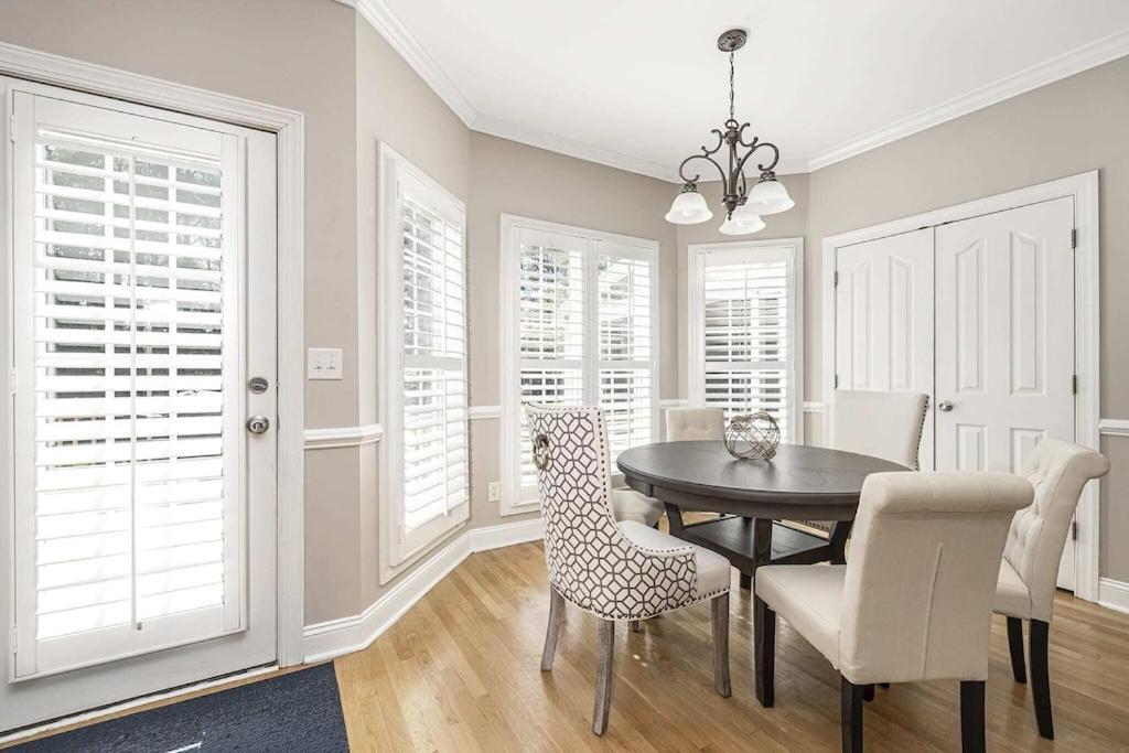 Mckee Manor- South Clt-matthews-3000 Sq Ft * Charlotte