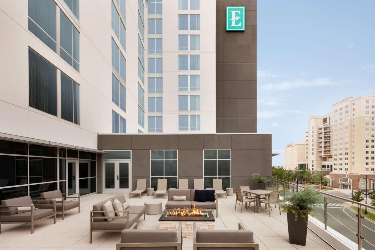 Hotel Embassy By Hilton Uptown