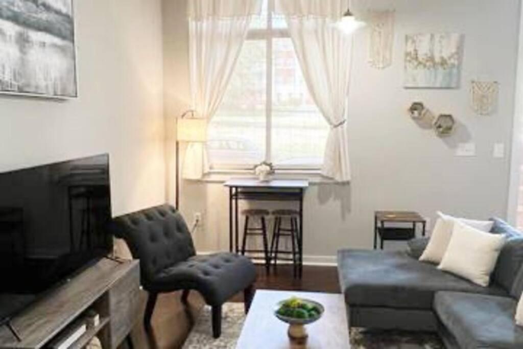 Townhouse In Uptown King Bed-wi-fi-free Parking-pool Charlotte