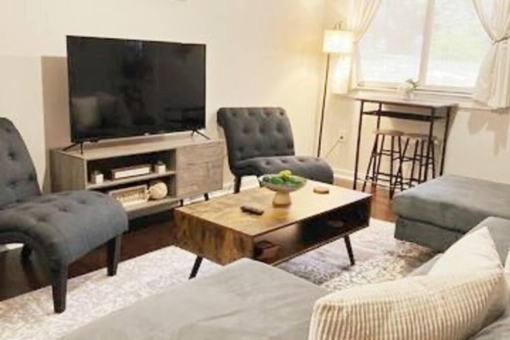 Apartment Townhouse In Uptown King Bed-wi-fi-free Parking-pool