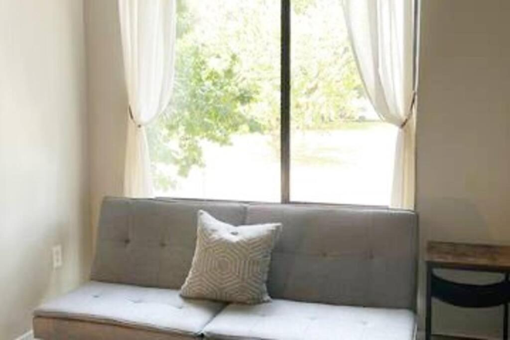 Townhouse In Uptown King Bed-wi-fi-free Parking-pool Apartment *