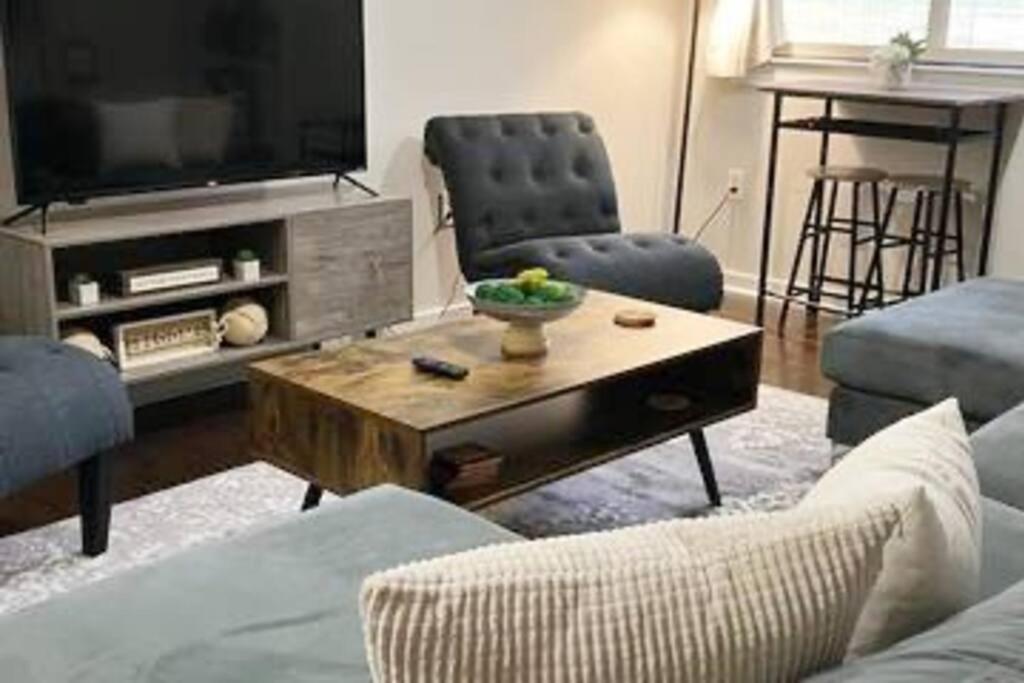 Apartment Townhouse In Uptown King Bed-wi-fi-free Parking-pool
