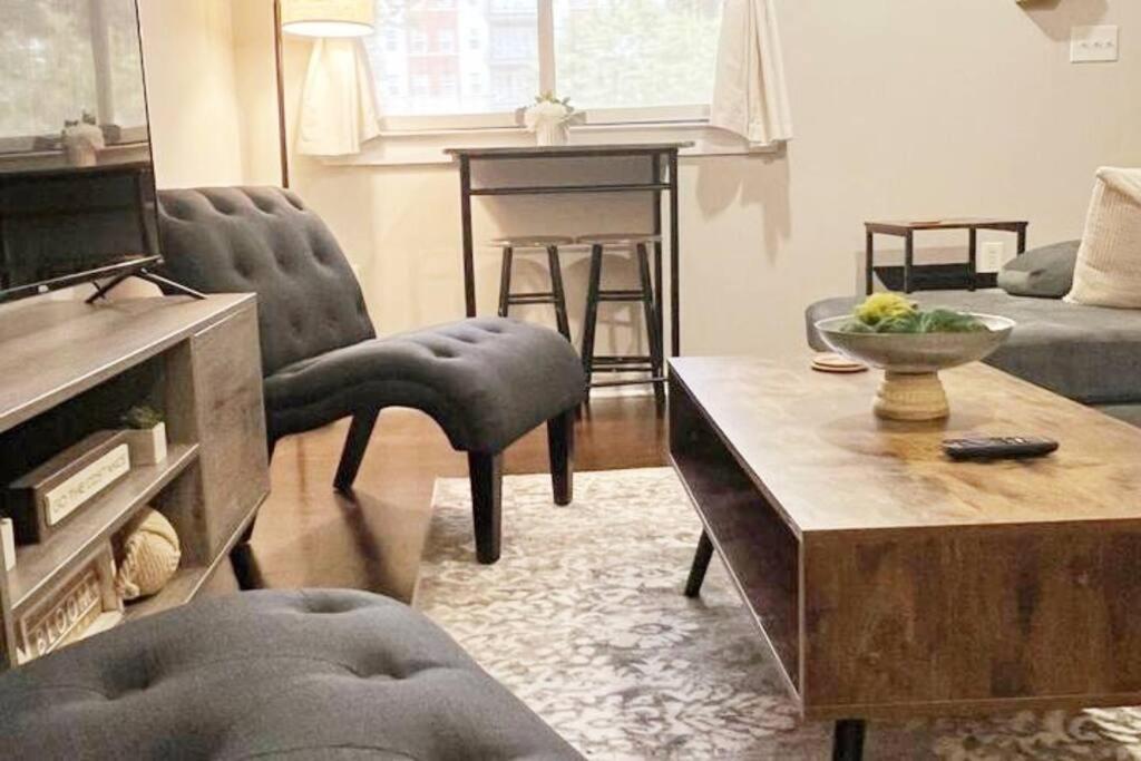 Townhouse In Uptown King Bed-wi-fi-free Parking-pool Apartment *