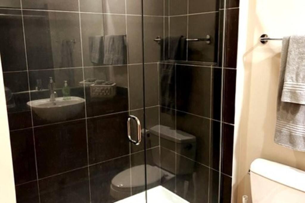 Townhouse In Uptown King Bed-wi-fi-free Parking-pool * Charlotte
