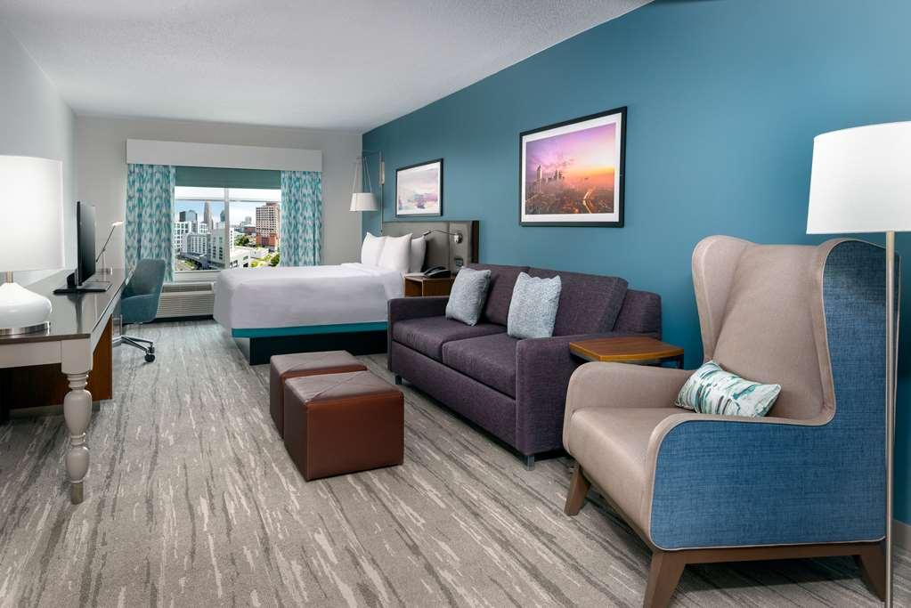 Hilton Garden Uptown Hotel 3*