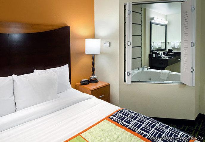 Hotel Fairfield & By Marriott Matthews Charlotte