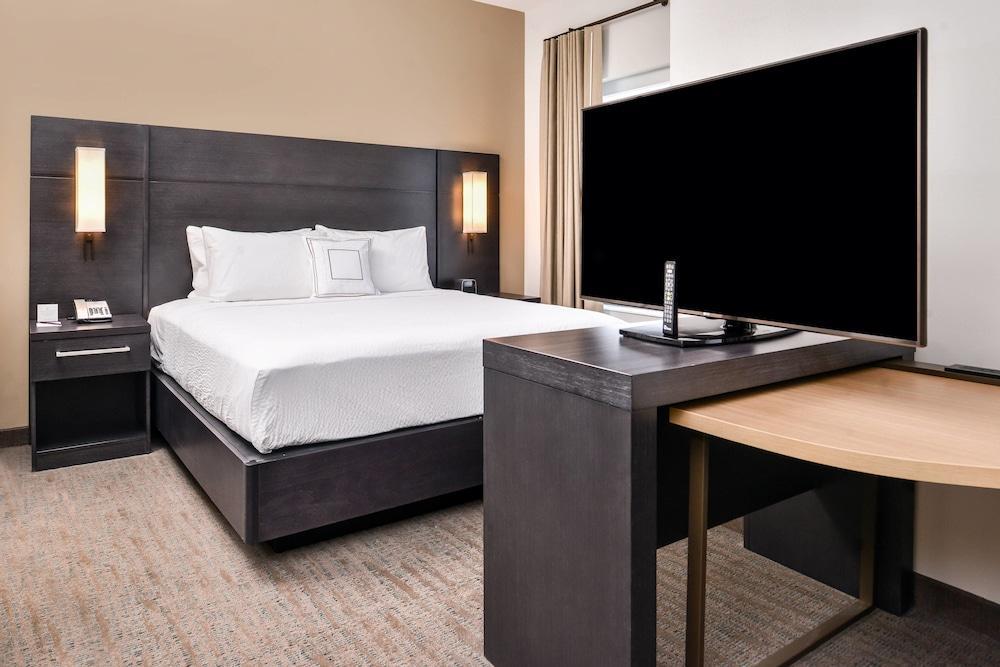 By Marriott Northlake Charlotte
