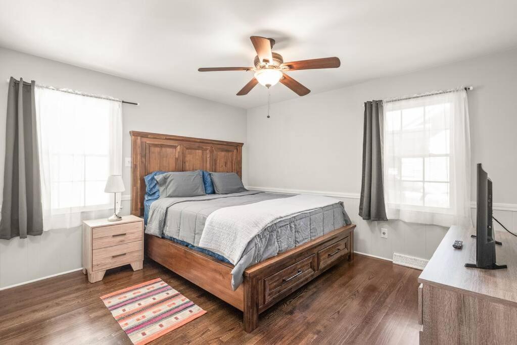 Spotless 4br Near Clt Uptown, Fast Wi-fi Apartment Charlotte